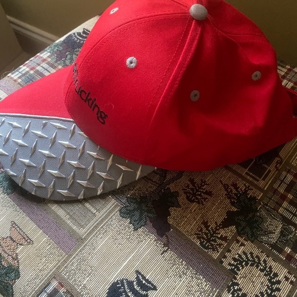CAPS MEN’S RED CAP AS SHOWN WORN ONCE👕 - Picture 3 of 5